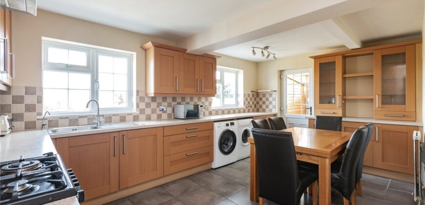 Spacious 4-Bedroom Family Home with Double Garage & Conservatory in Prime Location