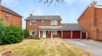 Spacious 4-Bedroom Family Home with Double Garage & Conservatory in Prime Location