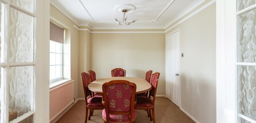 Spacious 4-Bedroom Family Home with Double Garage & Conservatory in Prime Location
