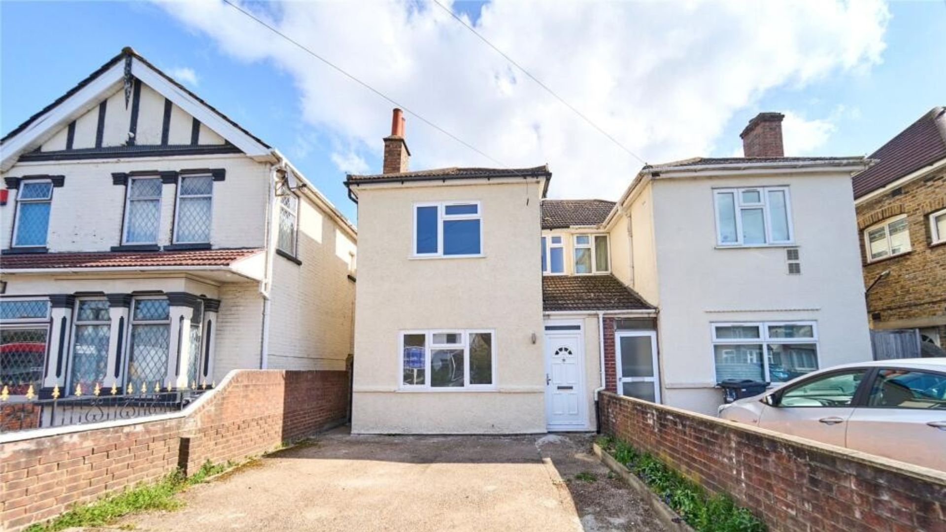 Stylishly Refurbished 4-Bed Family Home in Prime Hounslow Location